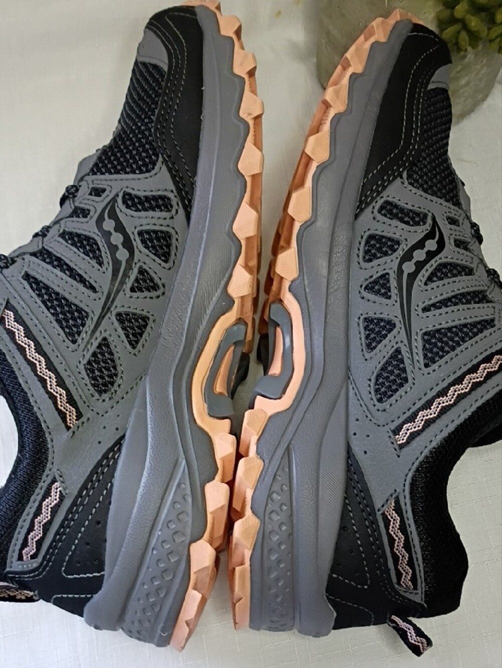 Saucony Excursion TRb Women's Black & Peach Trail Runners Size 10W - Picture 7 of 13